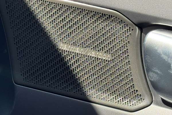 2023 Volvo XC40 Ultimate B4 Bright