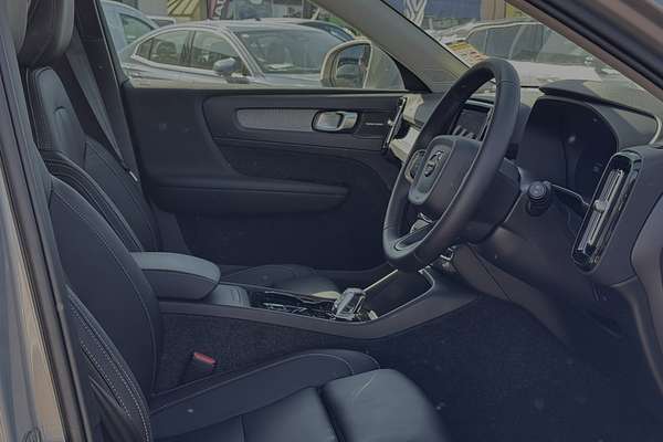 2023 Volvo XC40 Ultimate B4 Bright