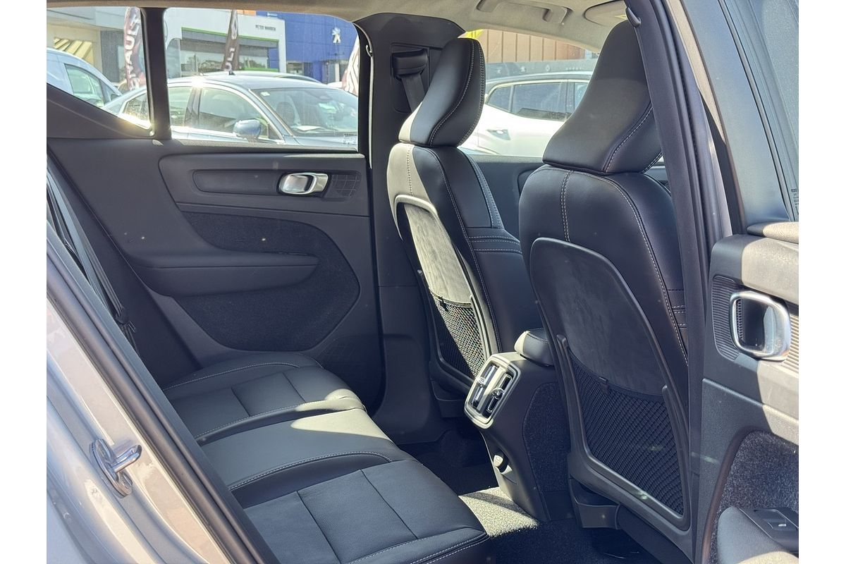 2023 Volvo XC40 Ultimate B4 Bright