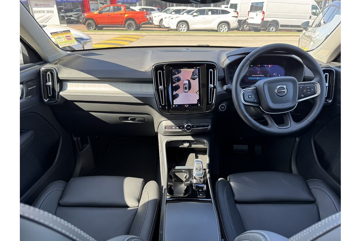 2023 Volvo XC40 Ultimate B4 Bright