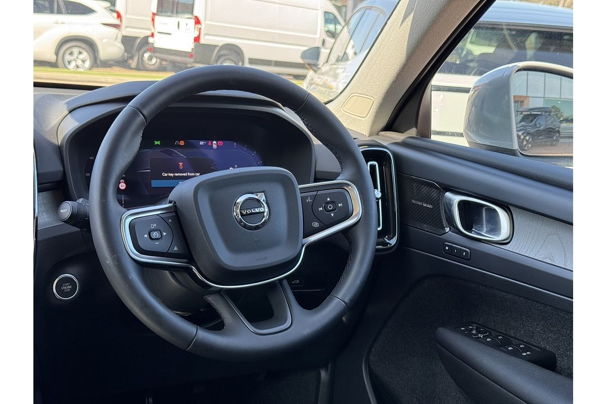 2023 Volvo XC40 Ultimate B4 Bright