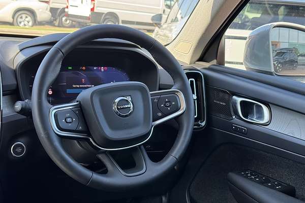 2023 Volvo XC40 Ultimate B4 Bright