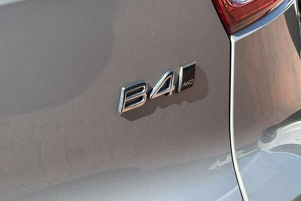 2023 Volvo XC40 Ultimate B4 Bright