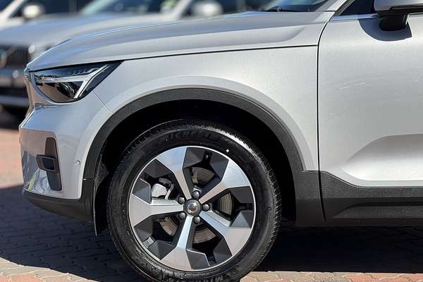 2023 Volvo XC40 Ultimate B4 Bright