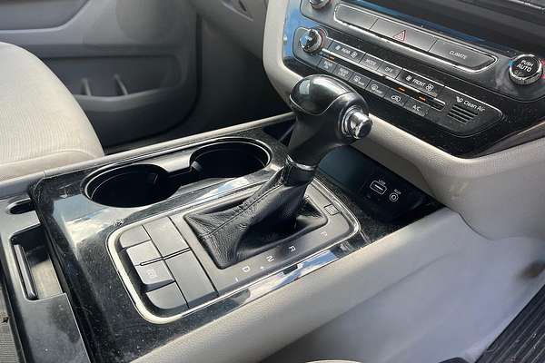 2016 Kia Carnival Si YP