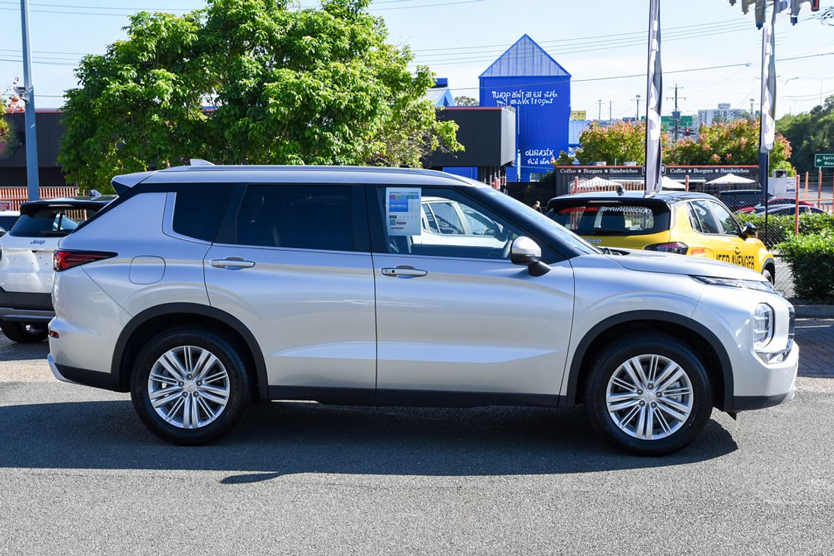 2024 Mitsubishi Outlander LS ZM