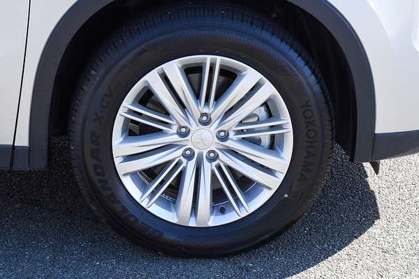 2024 Mitsubishi Outlander LS ZM