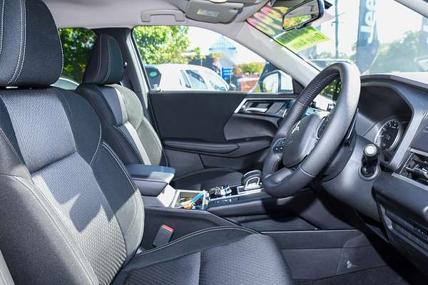 2024 Mitsubishi Outlander LS ZM
