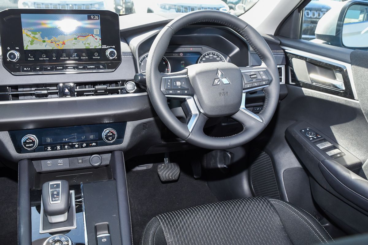 2024 Mitsubishi Outlander LS ZM