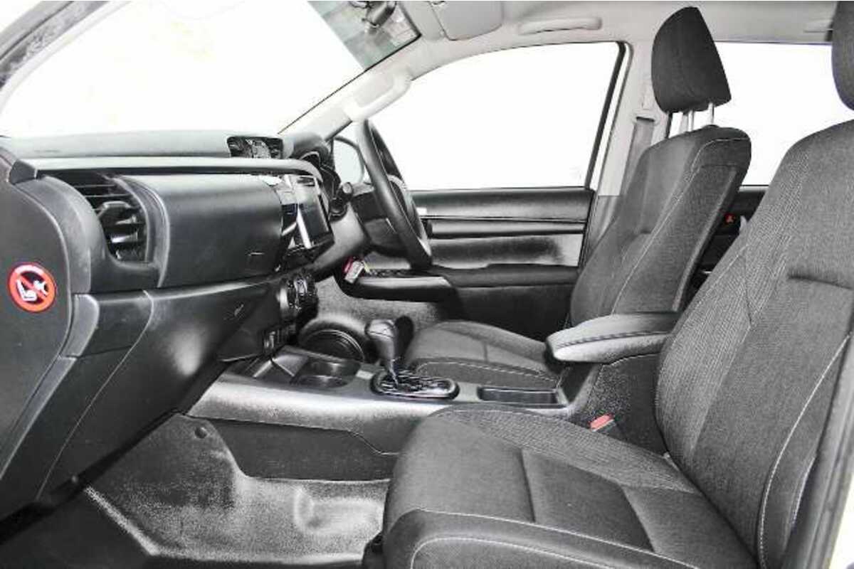 2018 Toyota HILUX SR DUAL CAB GUN126R