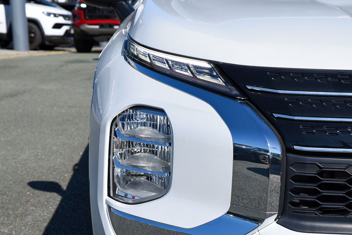 2023 Mitsubishi Outlander PHEV ES ZM