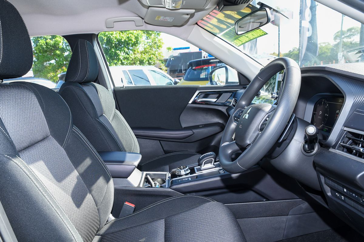 2023 Mitsubishi Outlander PHEV ES ZM