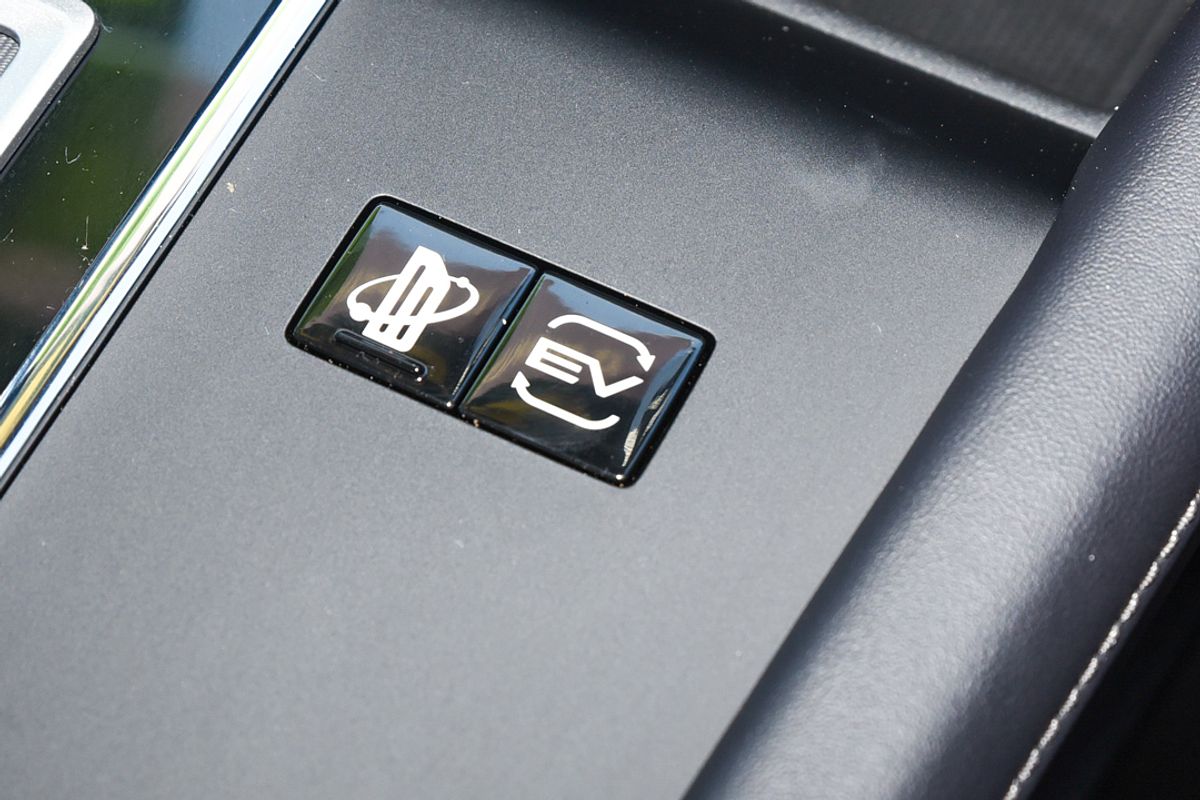 2023 Mitsubishi Outlander PHEV ES ZM
