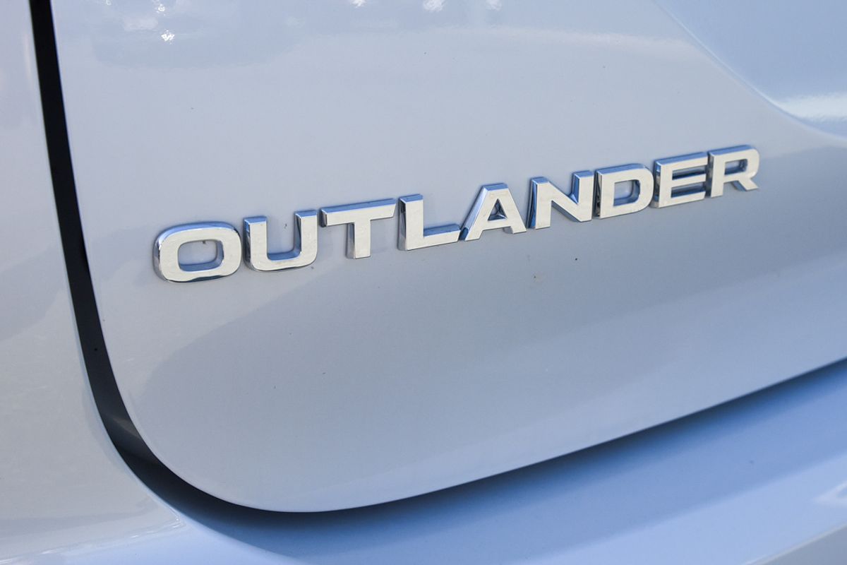 2023 Mitsubishi Outlander PHEV ES ZM