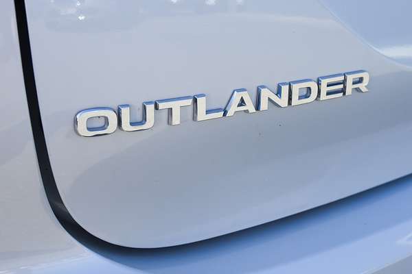 2023 Mitsubishi Outlander PHEV ES ZM