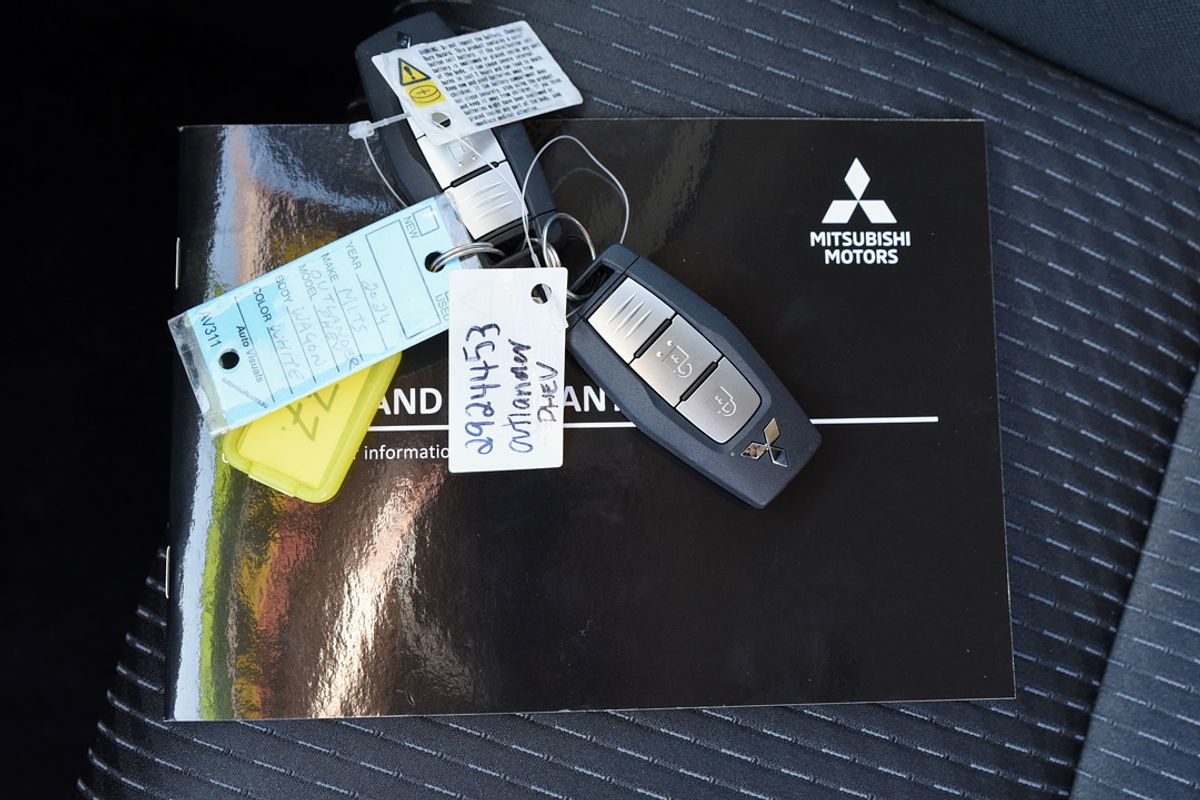 2023 Mitsubishi Outlander PHEV ES ZM