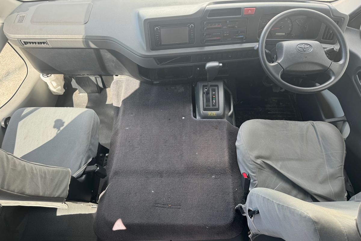 2020 Toyota COASTER DELUXE XZB70R