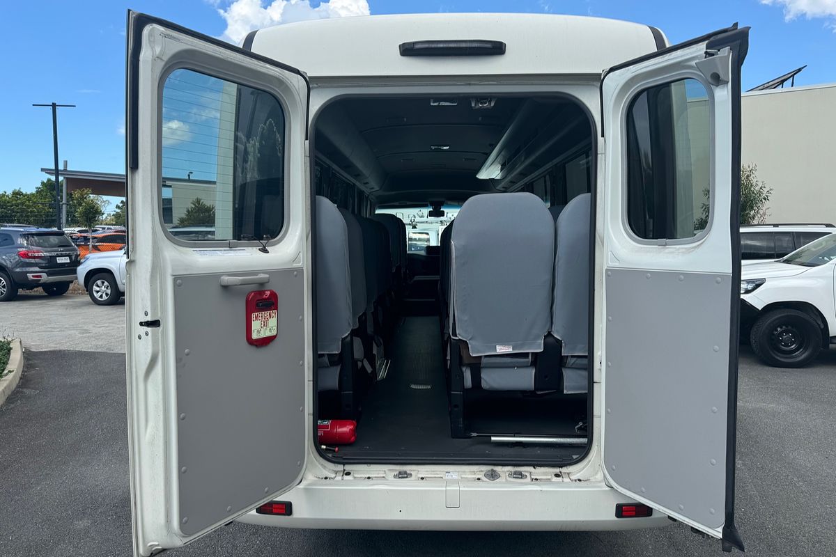 2020 Toyota COASTER DELUXE XZB70R