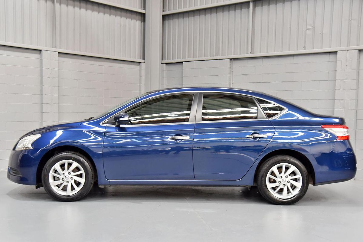 2013 Nissan Pulsar ST B17