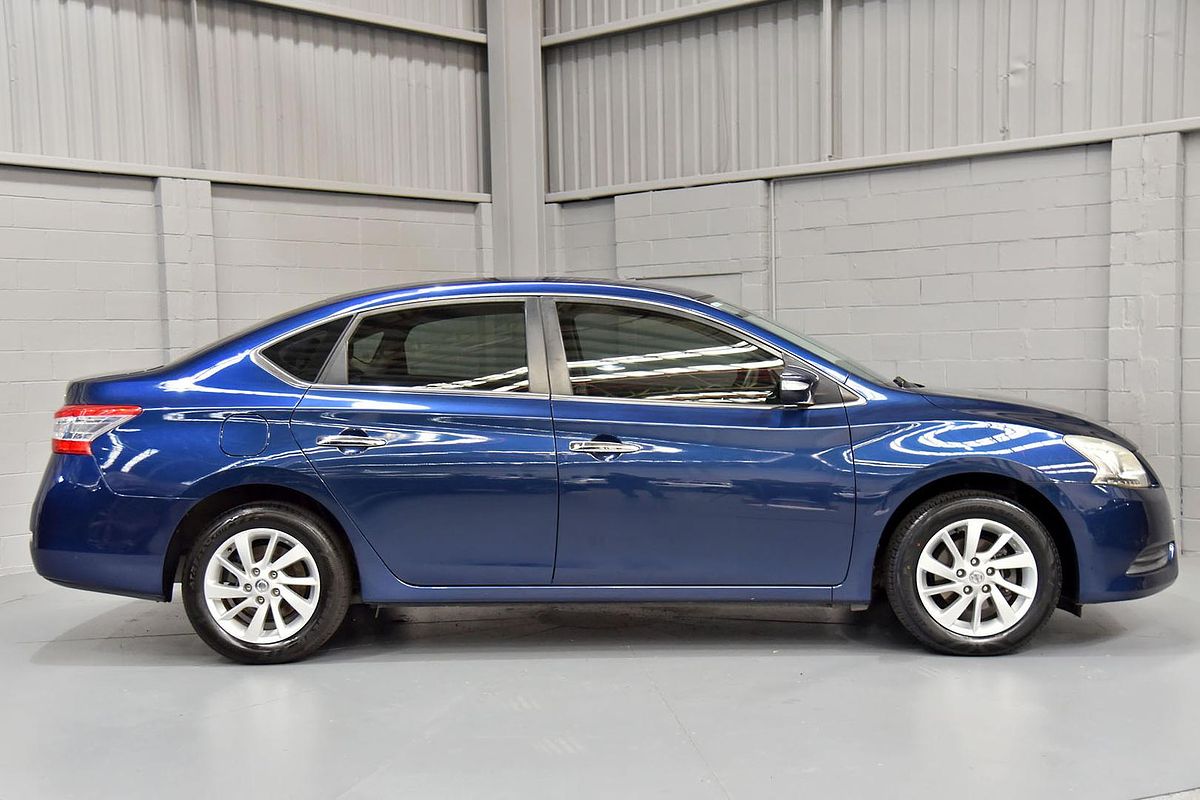 2013 Nissan Pulsar ST B17