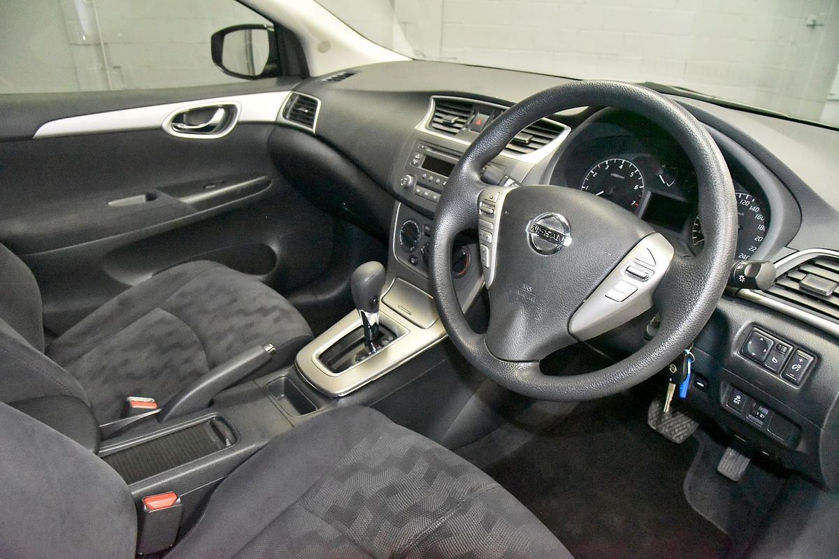 2013 Nissan Pulsar ST B17