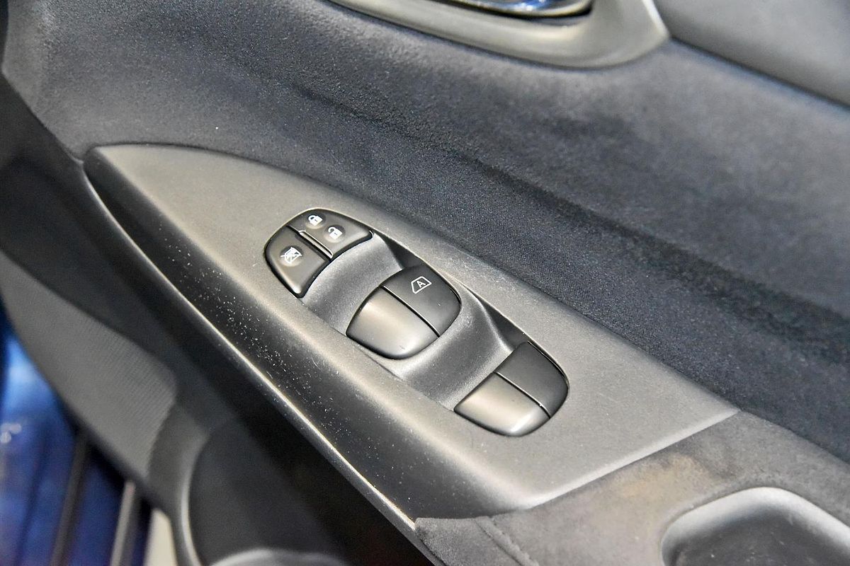 2013 Nissan Pulsar ST B17