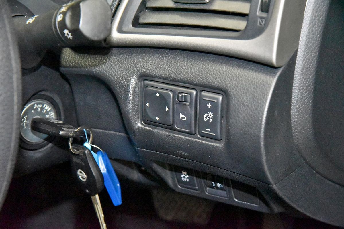 2013 Nissan Pulsar ST B17