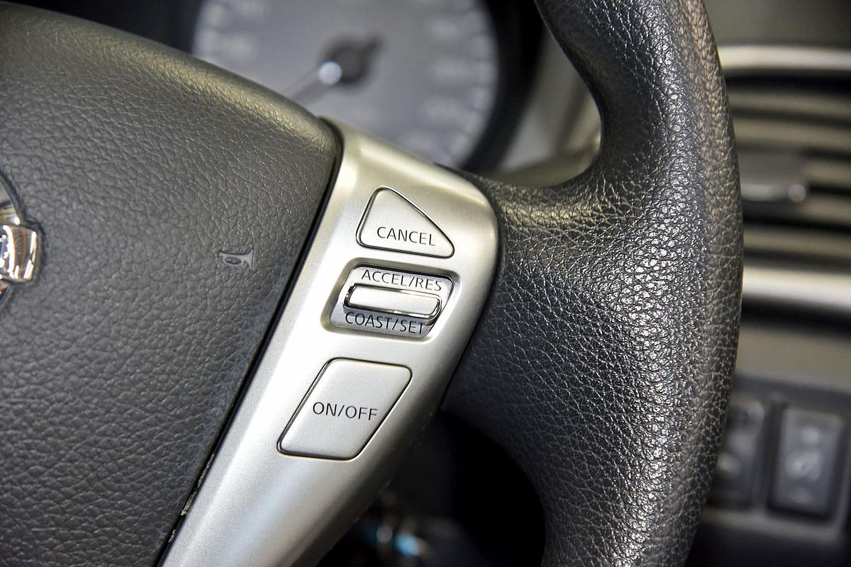 2013 Nissan Pulsar ST B17