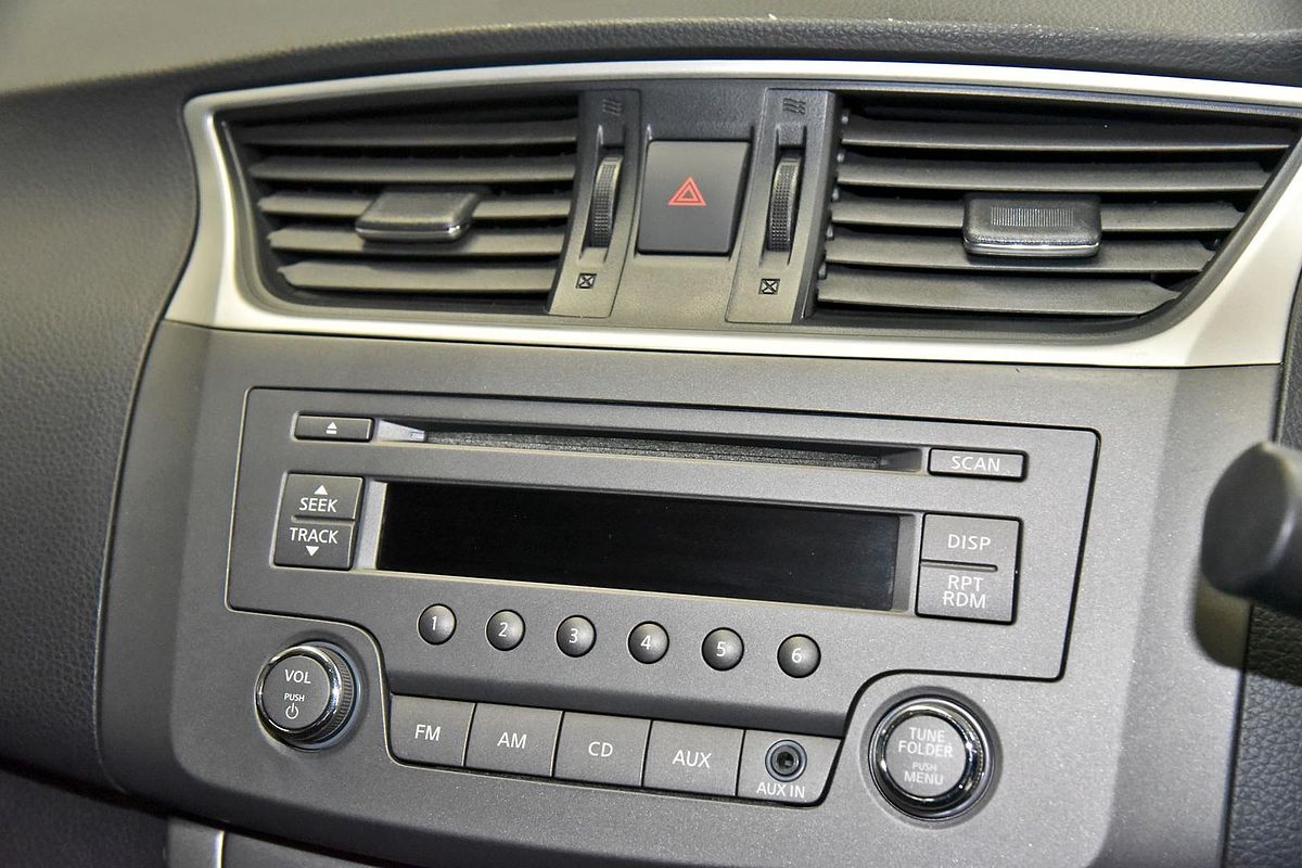2013 Nissan Pulsar ST B17