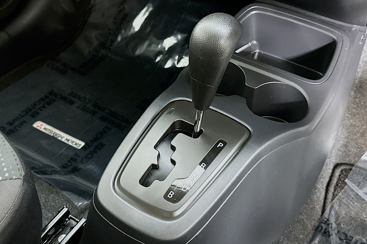 2014 Mitsubishi MIRAGE ES LA