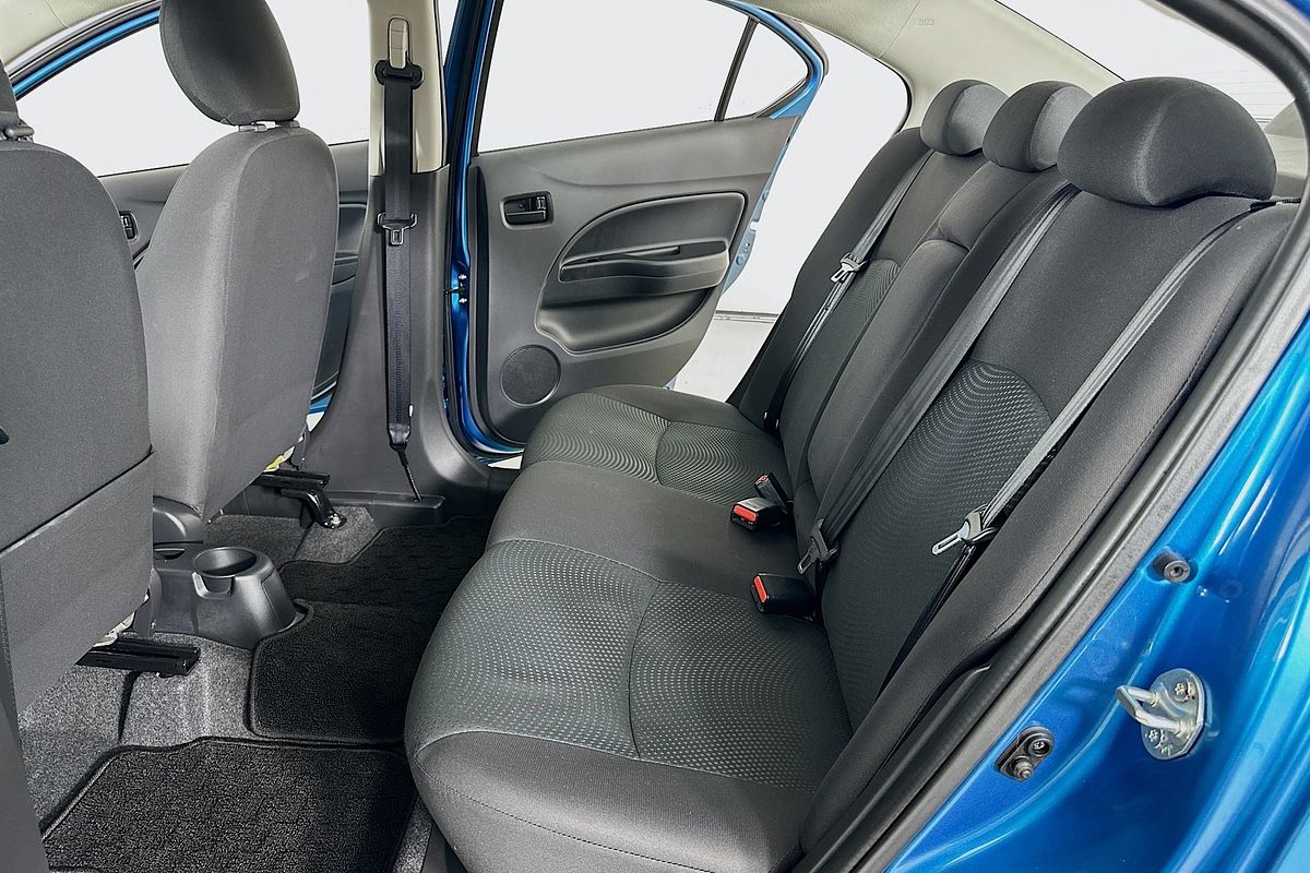 2014 Mitsubishi MIRAGE ES LA