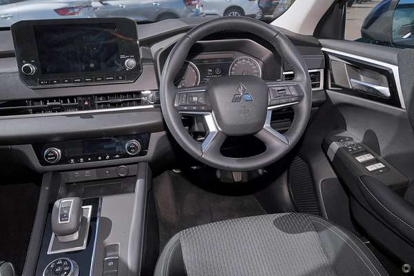 2024 Mitsubishi Outlander LS ZM