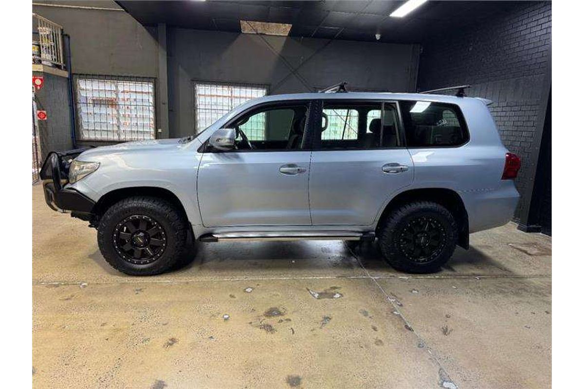 2013 Toyota Landcruiser GXL VDJ200R
