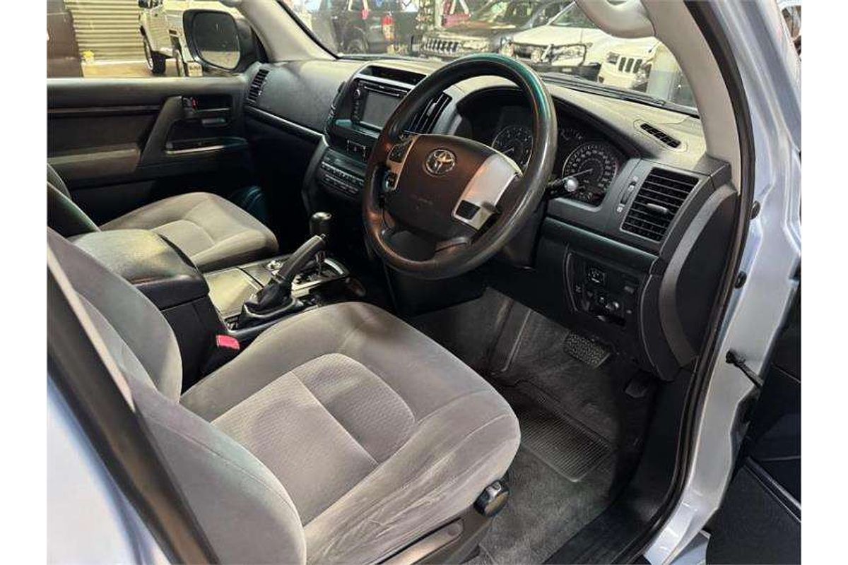 2013 Toyota Landcruiser GXL VDJ200R