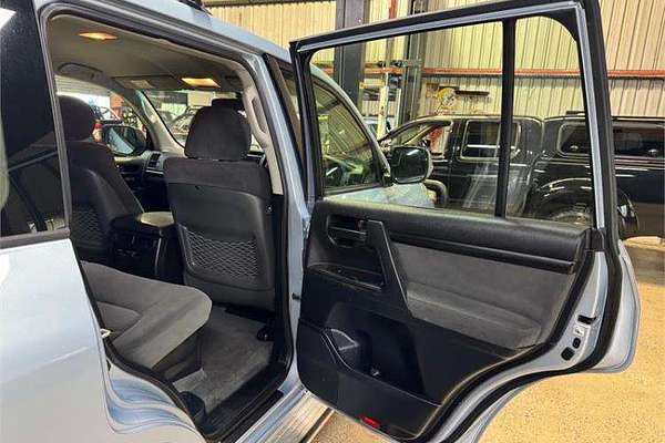 2013 Toyota Landcruiser GXL VDJ200R