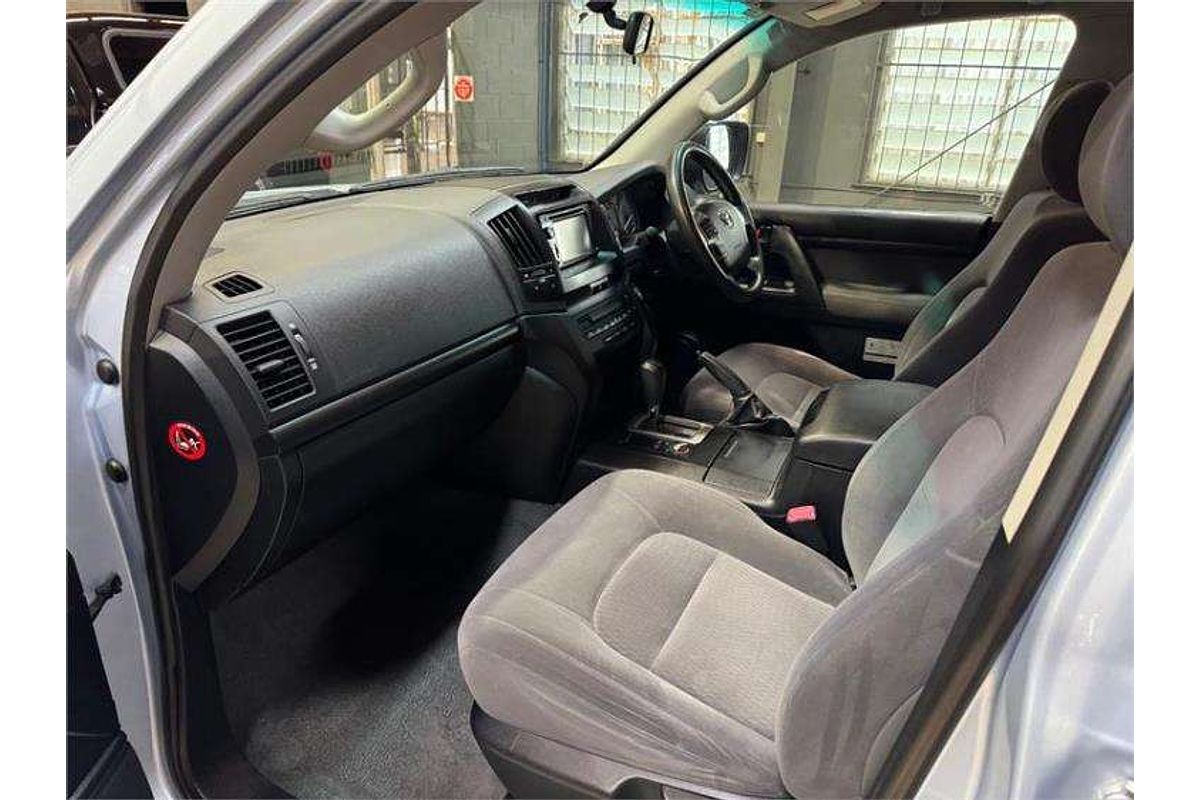 2013 Toyota Landcruiser GXL VDJ200R