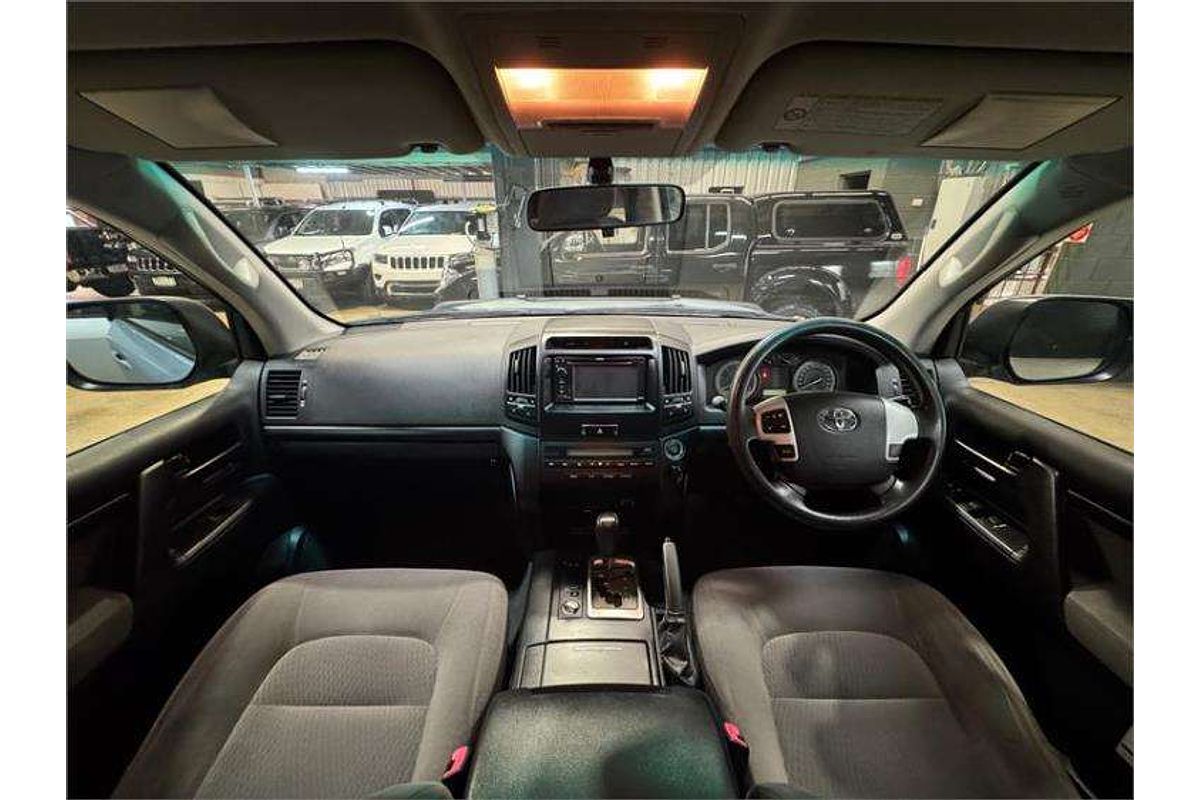 2013 Toyota Landcruiser GXL VDJ200R