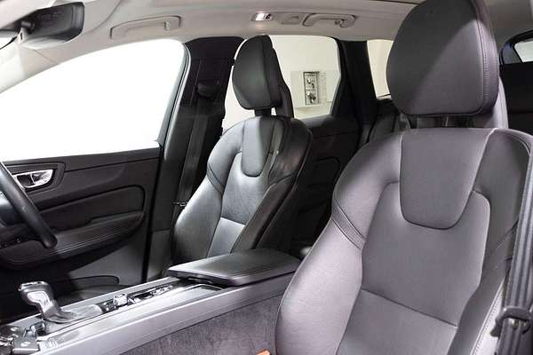 2017 Volvo XC60 D4 Momentum