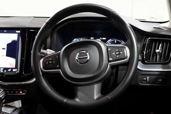 2017 Volvo XC60 D4 Momentum