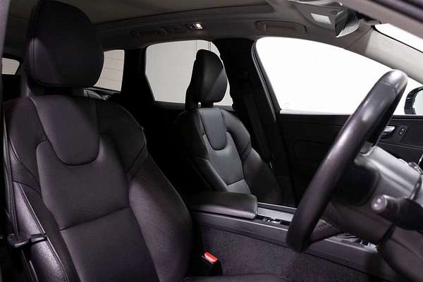 2017 Volvo XC60 D4 Momentum