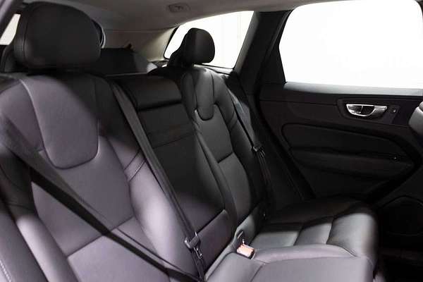 2017 Volvo XC60 D4 Momentum