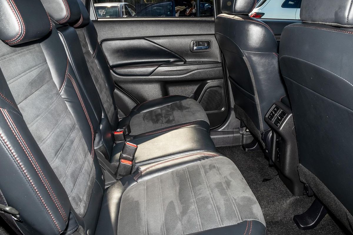 2020 Mitsubishi Outlander Black Edition ZL