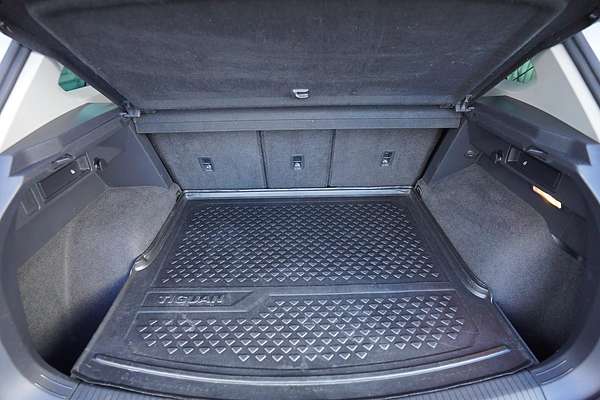 2017 Volkswagen TIGUAN TIGUAN 162 TSI HIGHLINE 5NA
