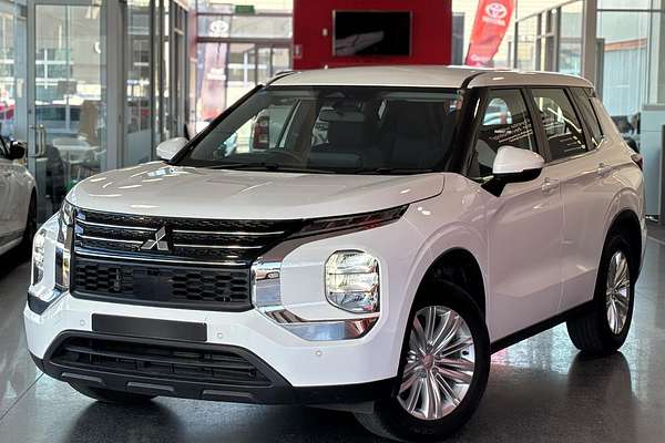 2022 Mitsubishi Outlander ES ZM