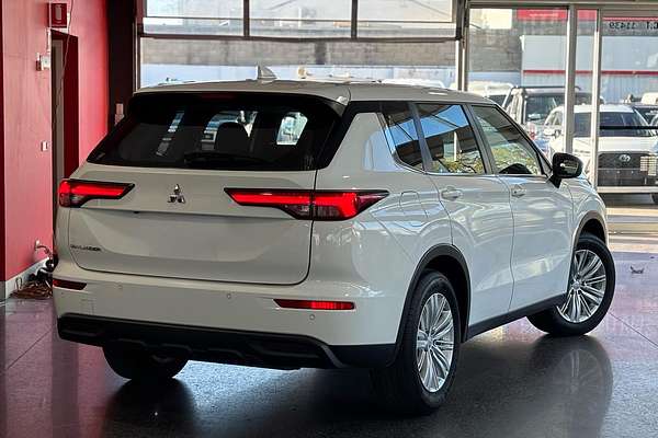 2022 Mitsubishi Outlander ES ZM