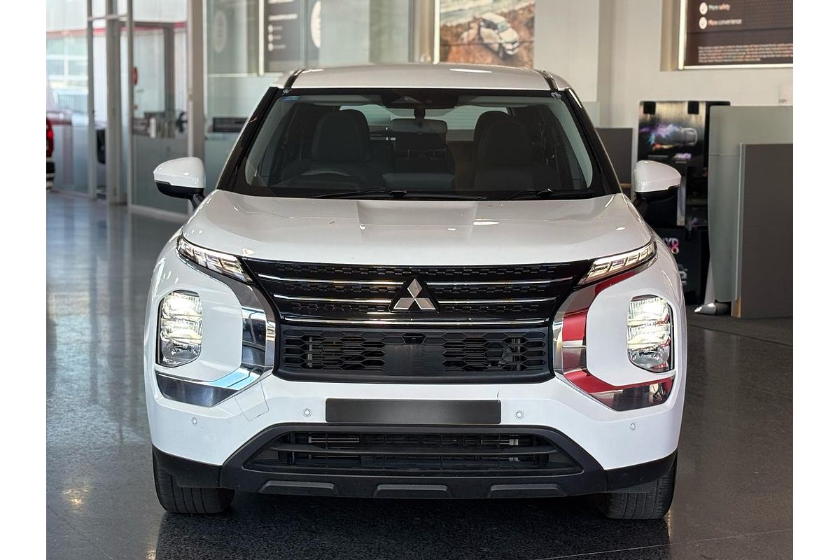 2022 Mitsubishi Outlander ES ZM