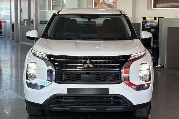 2022 Mitsubishi Outlander ES ZM