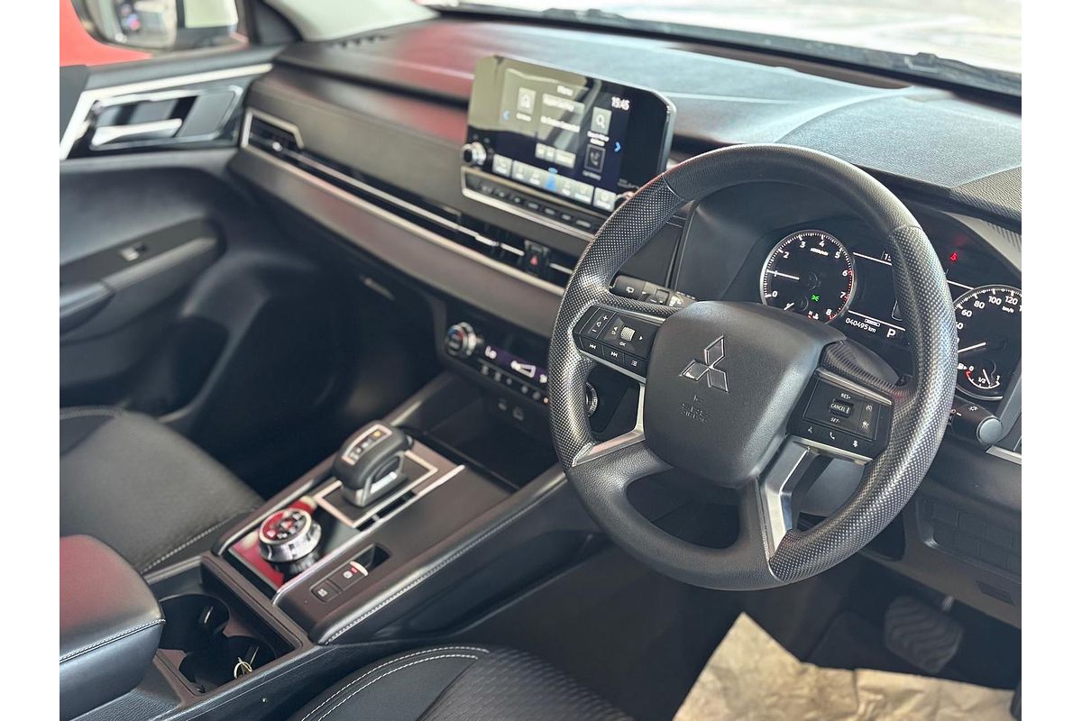 2022 Mitsubishi Outlander ES ZM