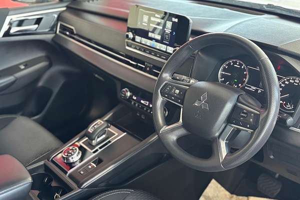 2022 Mitsubishi Outlander ES ZM