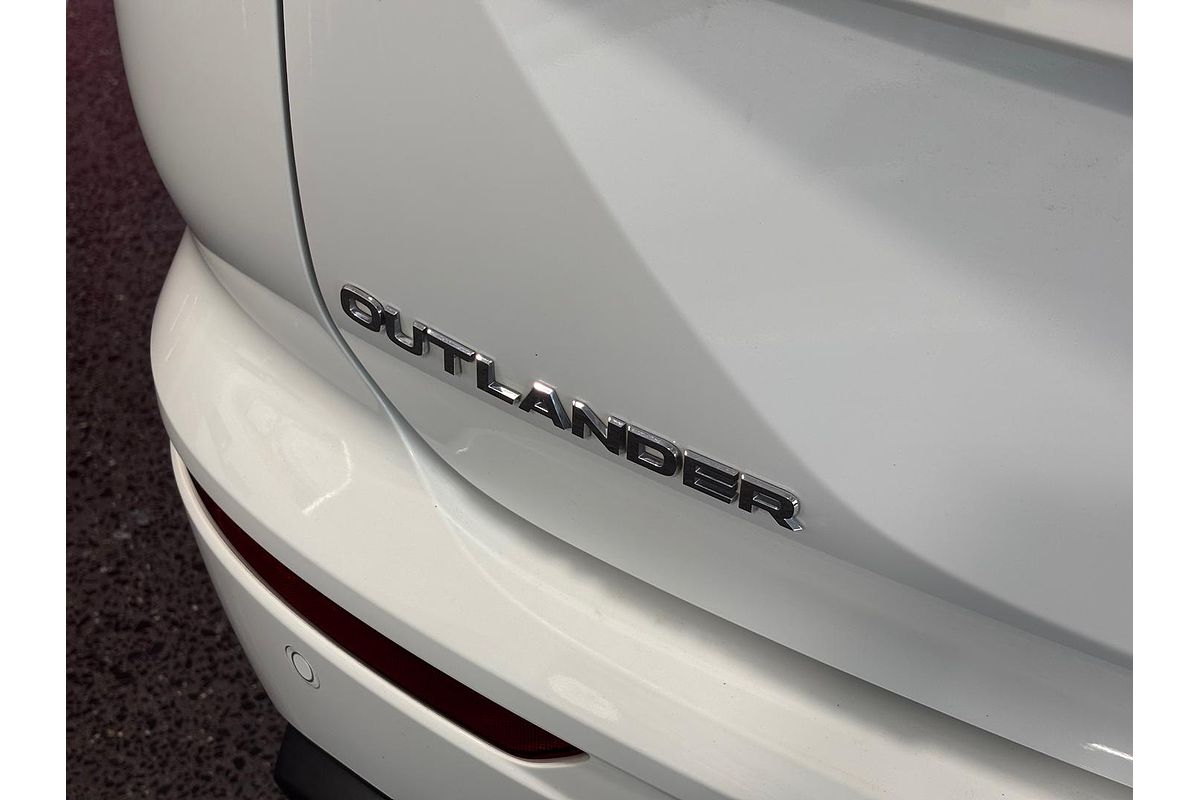 2022 Mitsubishi Outlander ES ZM